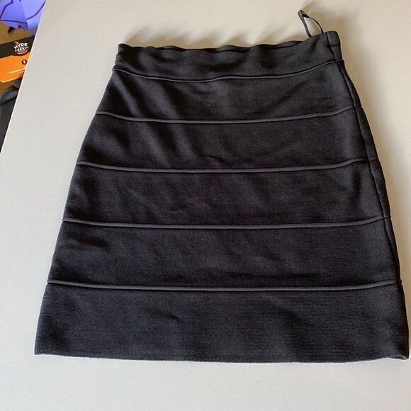 BCBGMAXARIZIA Simone Textured Power Skirt Size XS NWOT - Picture 7 of 11